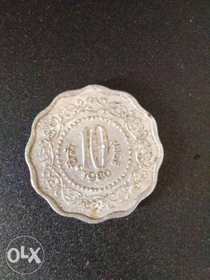 Scalloped Edge Round  Silver-colored 10 Indian Paise