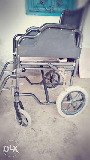 Standard quality foldable wheel chair with small
