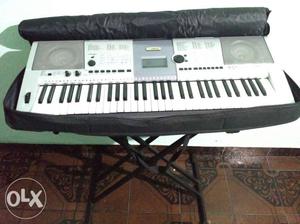 Yamaha psr keyboard with stand working perfectly
