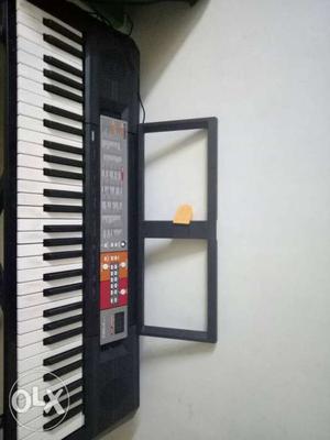 Black Keyboard Yamaha PSR-f50