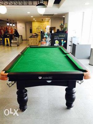 Pool table with complete accesories