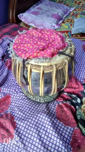 This is a steel & sesam tabla in gud condition.