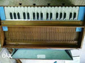 Very good harmonium 7montg h old