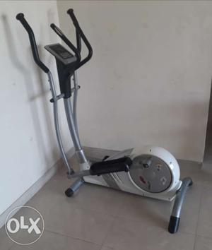 Whole body workout elliptical exercise machine is