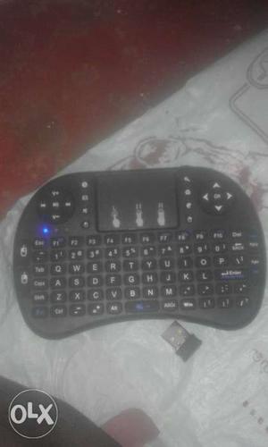 Wireless mini key board with mouse.use tablet