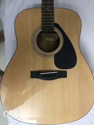 Yamah guitar f310 with a stand in an excellent condition /