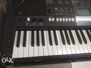 Yamaha PSR E 423 Keyboard in Mint Condition,