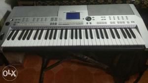 Yamaha PSR S 500 Keyboard in Mint Condition,