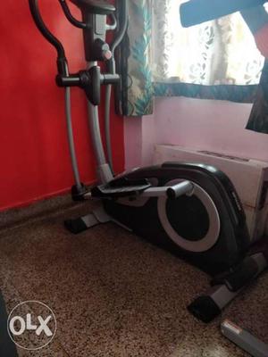 3.5 year old kettler cross trainer good working