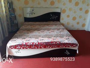 8 month Old 6x5 feet Queen Size bed with storage