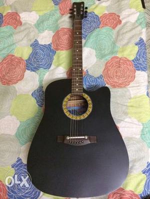 Acoustic guitar (price negotiable)