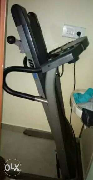 Electronic motorized treadmill