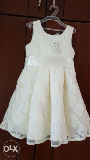 4 to 5years old girl frock.. brand new haven't