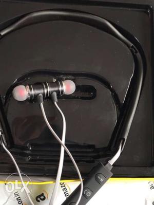 Black In-ear Headset