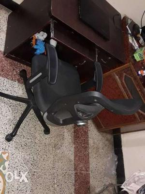 Computer tabale office chair only 7 month used