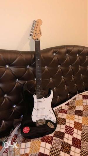 Fender electronic guitar with amplifier
