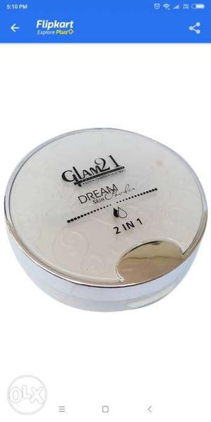 Glam 21 dream skin compact with dual effect.