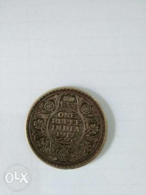  Gold-colored 1 India Rupee Coin