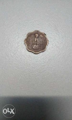 Scalloped Edge Gray Coin