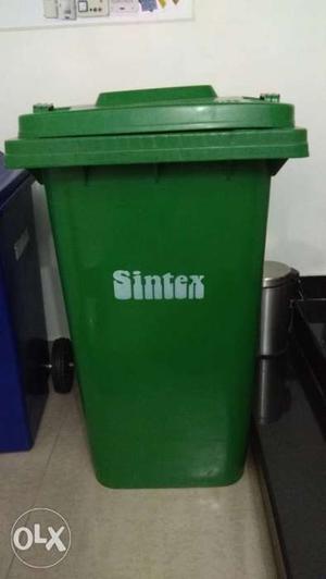 Wheeled waste bin capacity240 liter