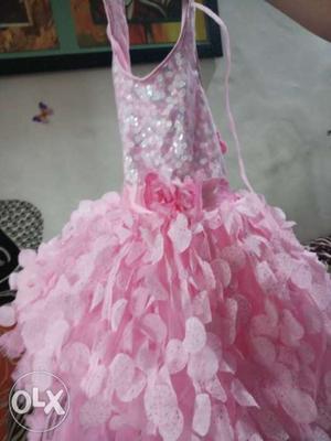 Beautiful pink fril frock for 1 yr to 3 year baby
