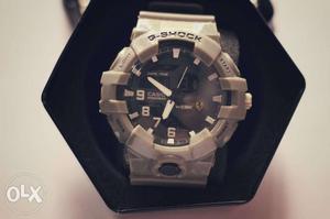 Brand New G-shock watcha with OG tin box in gray