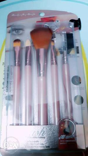 Fashionable makeup brush sets