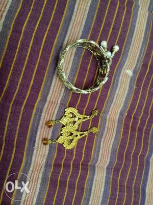 Gold-colored Bangle And Gold-colored Drop Hook Earrings