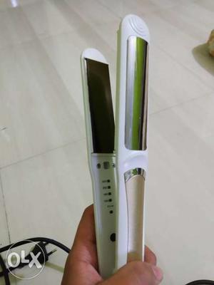 New hair straightener. Very good quality. With a