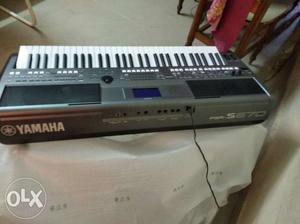 New piano Yamaha PSR 670 is in good condition. I have