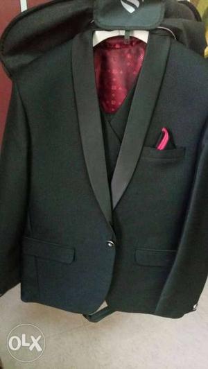 One time used full set black suite. suite, pant,