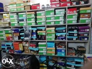 Shop closed new sports shoes with box