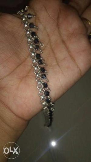 Silver anklet.with Perl.super look.