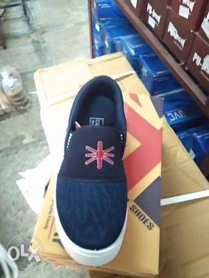 Unpaired Black Slip-on With Box