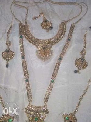 Used only twice full jewellery set with ready