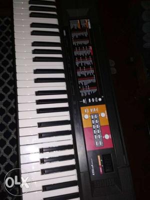 1 month used Yamaha psr f 51 keyboard original