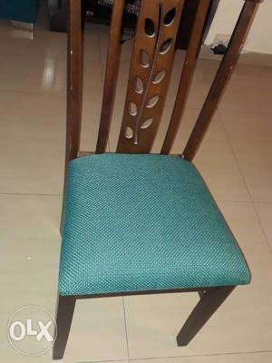 6 dining table chairs in very Good condition