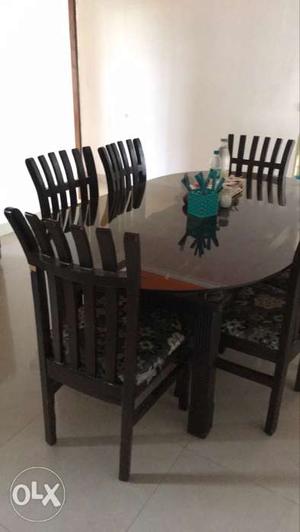 6 seater diningtable with chairs