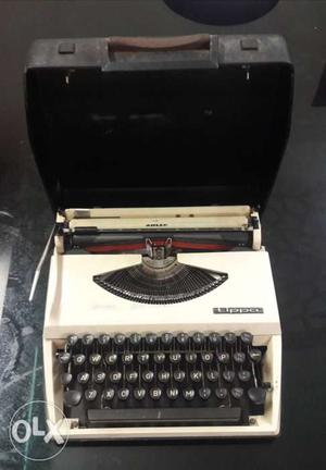 Antique vintage Adler tippa portable typewriter in working