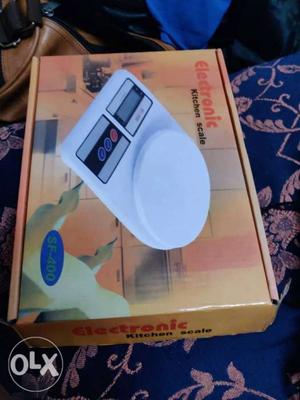 Brand new kitchen scale can weight upto 10 kg