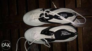 Brand new paired White And Black Vector X cricket shoes size
