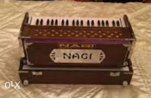 Brown Nagi harmunium new 15 day old urgently sell