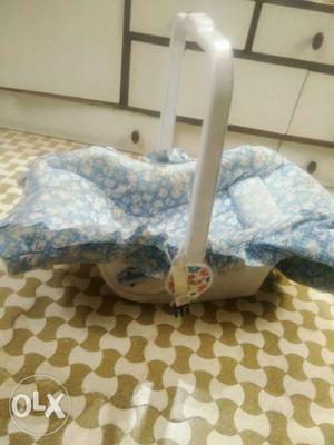 Carry cot, good condition