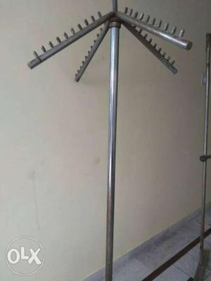 Garment display hanger stand in iron. good to