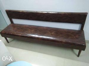 Good condition office bench, 1 tepoy