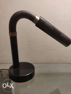 Heavy duty metal table lamp with kight