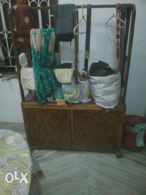 I want to sell alna/ clothes stand and bed at a