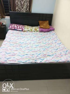 King size double bed in showroom condition. only