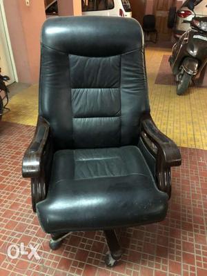 King size office chair...very good in condition