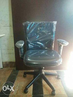 Looking for 25 office chairs with 2 boss chairs